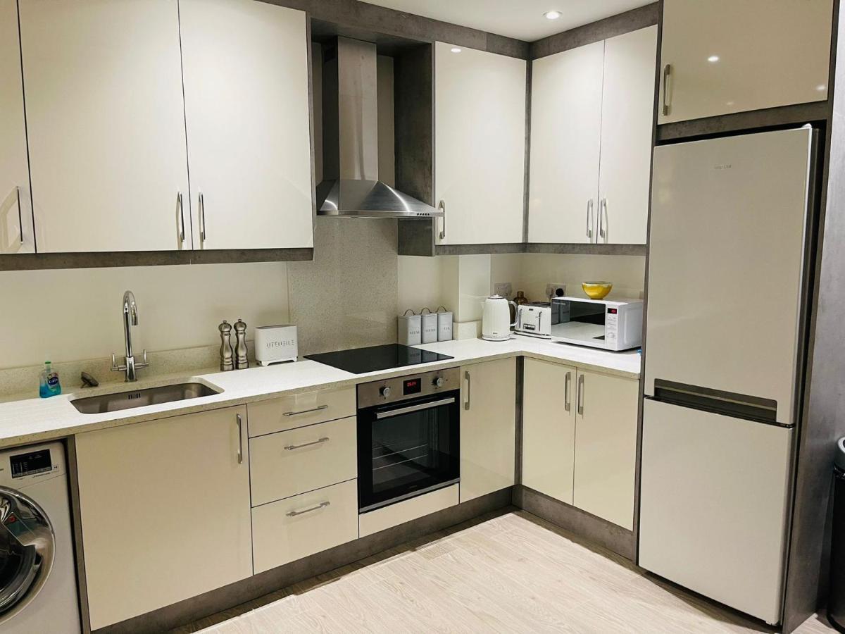 Salt Hill Windsor Legoland Eton Heathrow Luxury 2 Bed 1 Bath Free Parking Apartment Слау Екстериор снимка