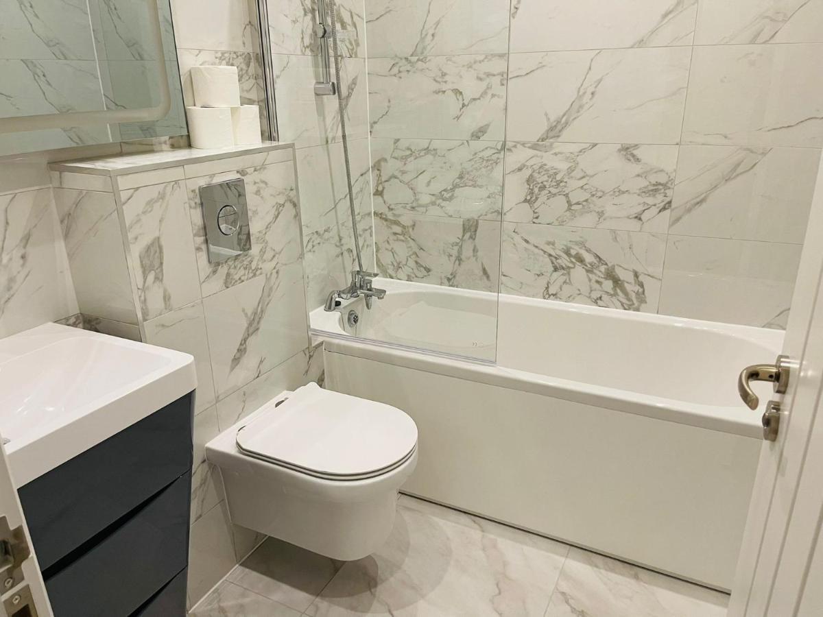 Salt Hill Windsor Legoland Eton Heathrow Luxury 2 Bed 1 Bath Free Parking Apartment Слау Екстериор снимка